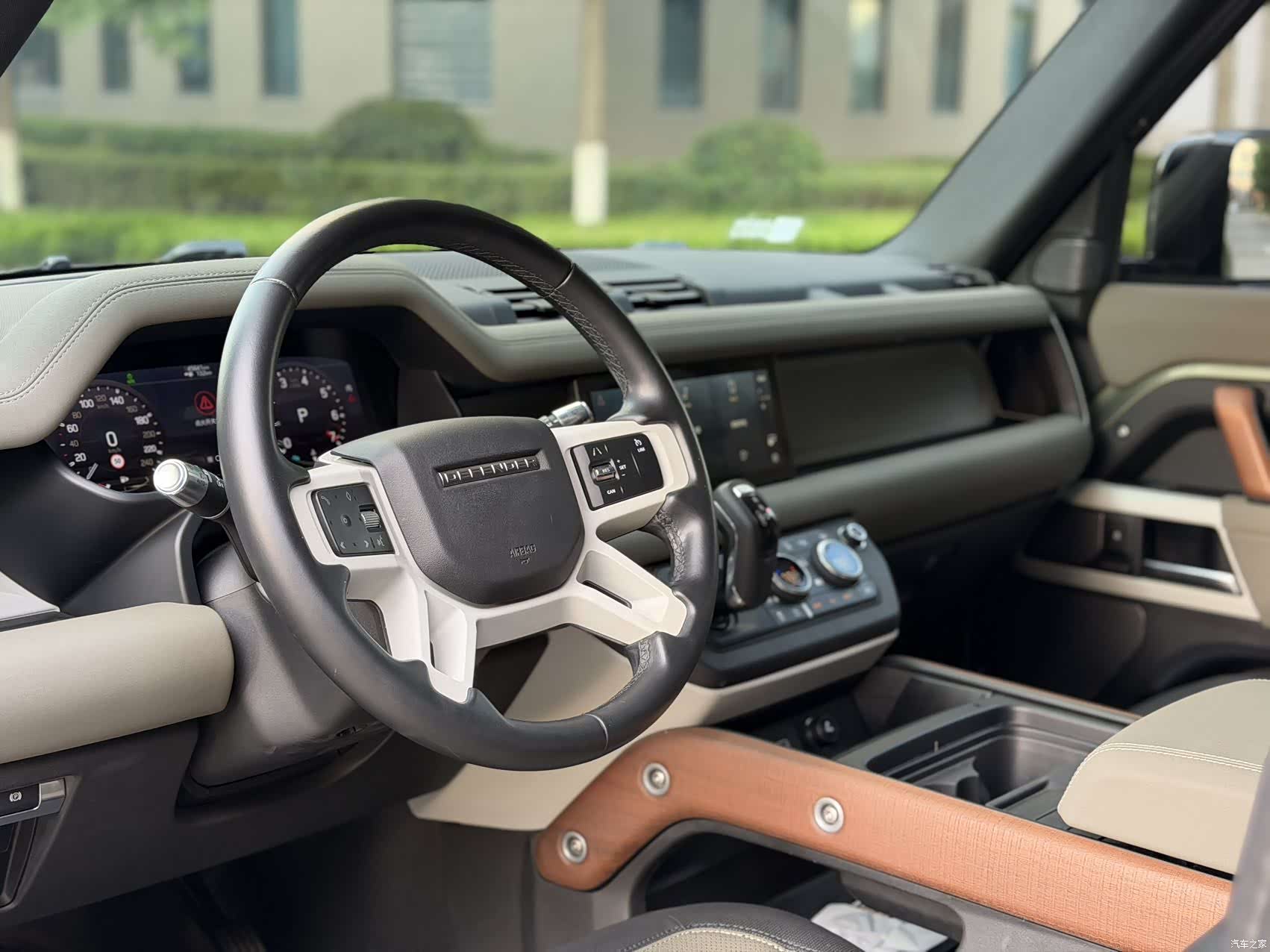 Land Rover Defender, 2021 6