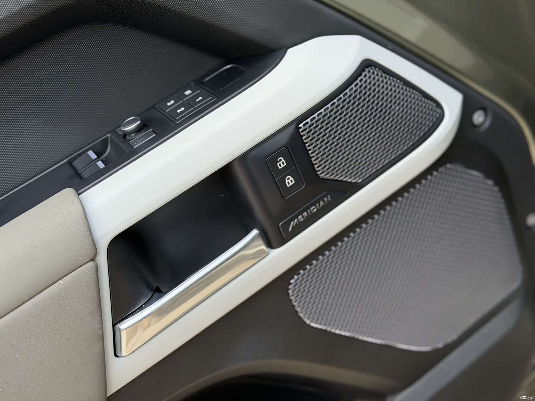 Land Rover Defender, 2021 7