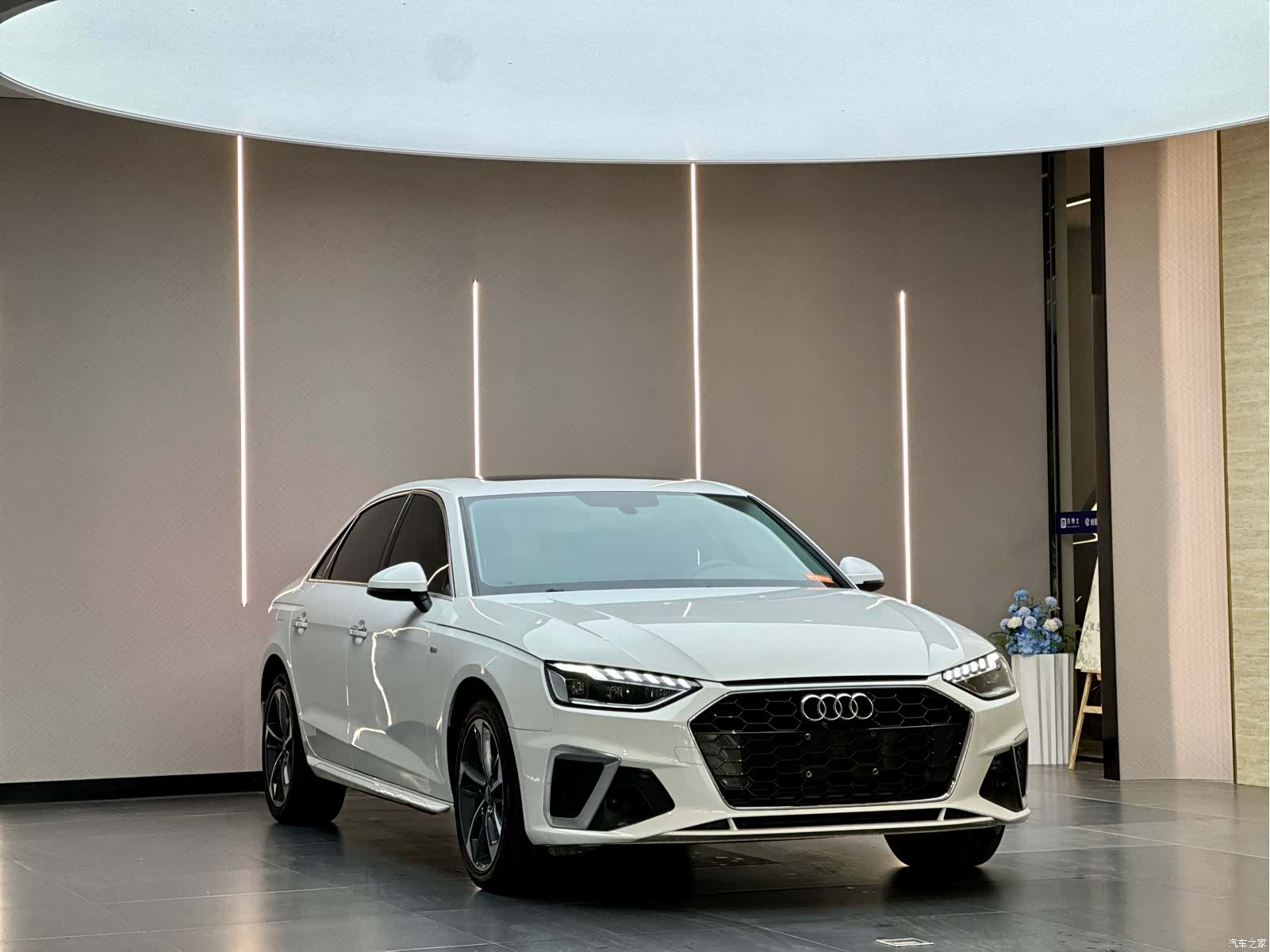 Audi A4L, 2022 3
