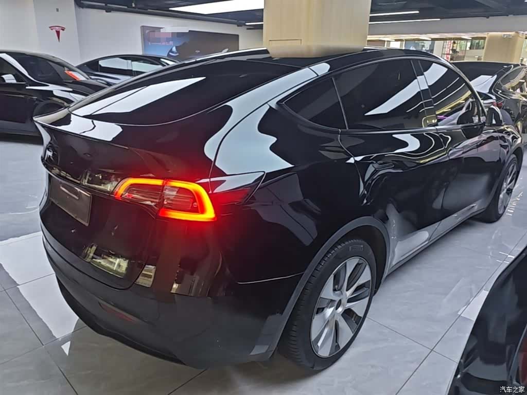 Tesla Model Y, 2023 7