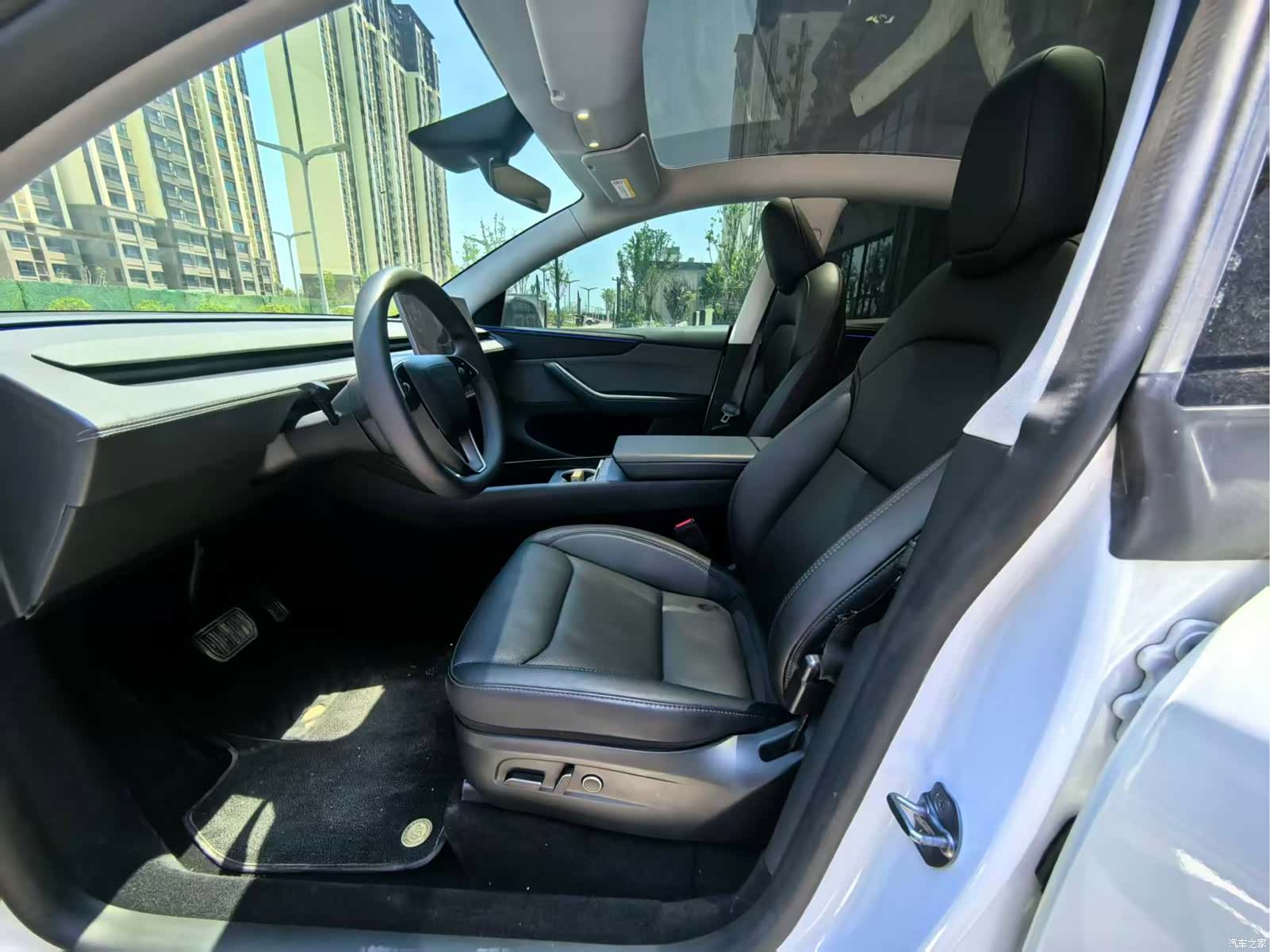 Tesla Model Y, 2025 все фото