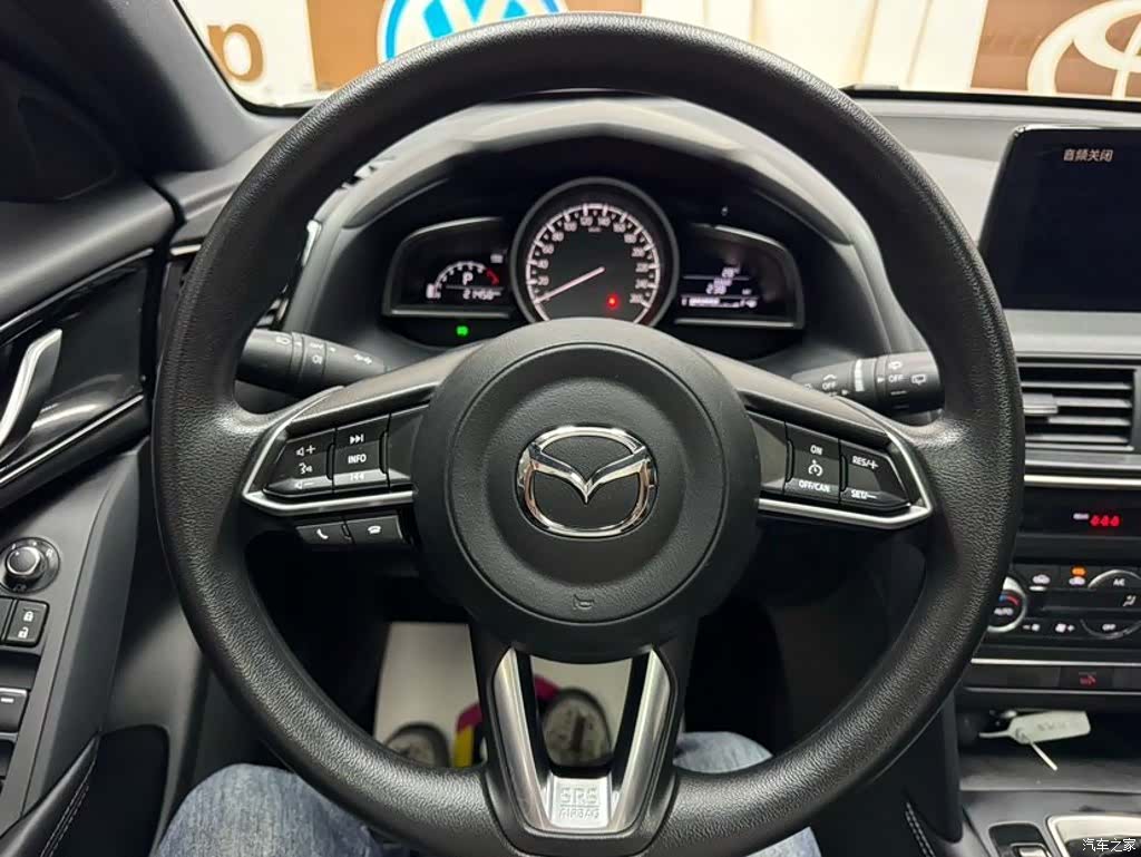 Mazda CX-4, 2023 11