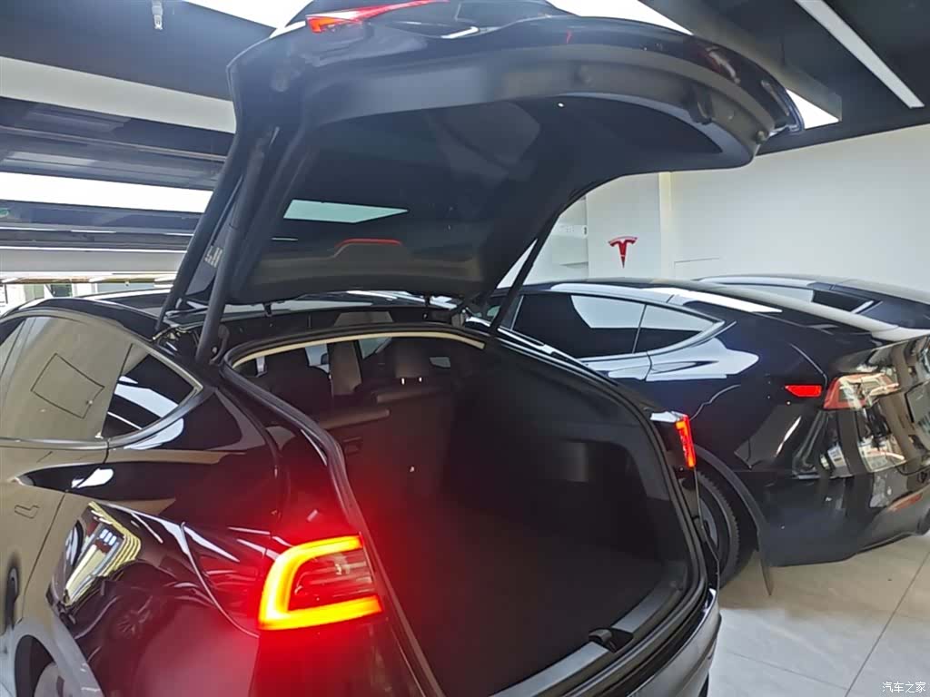 Tesla Model Y, 2023 19