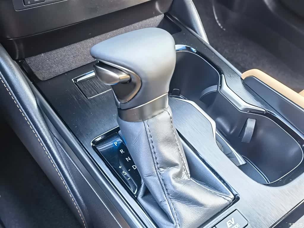 Lexus ES, 2024 12