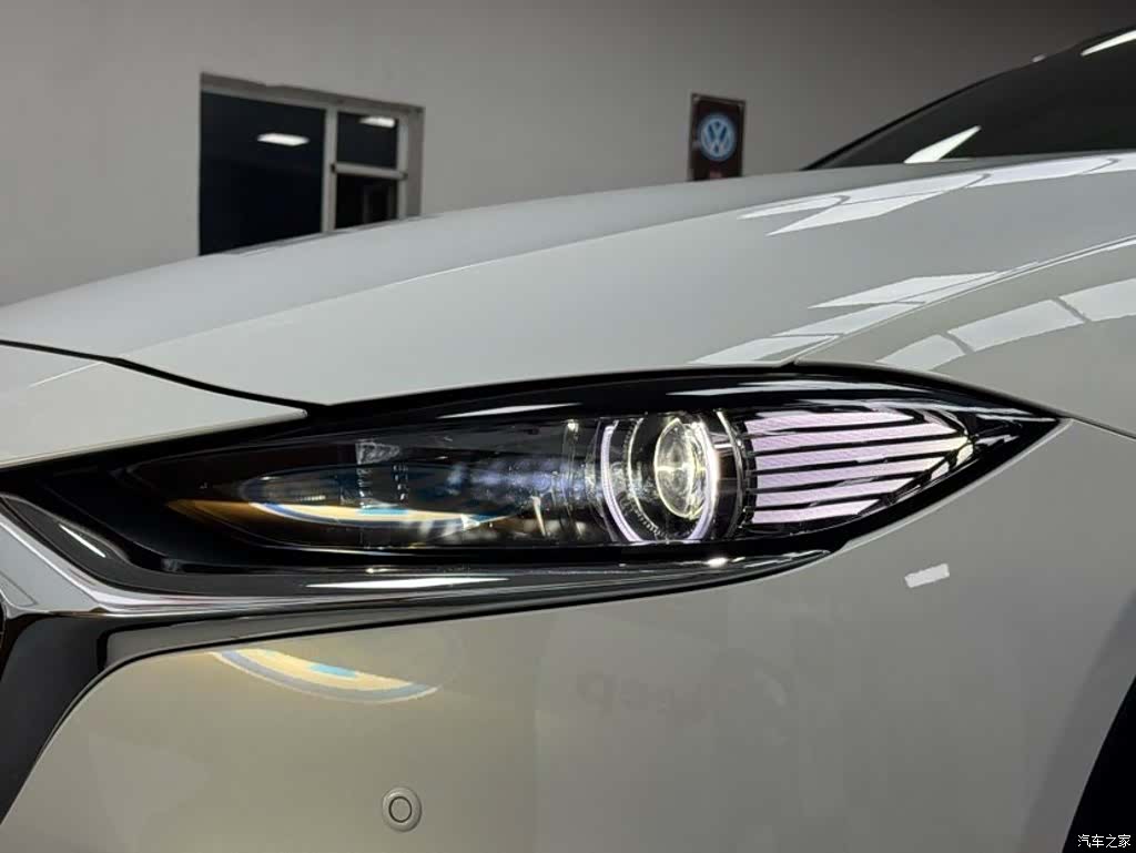 Mazda CX-4, 2023 21