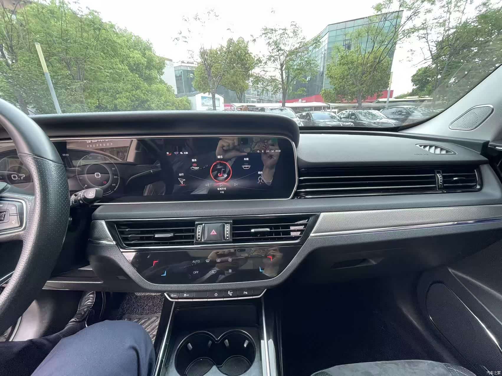 Hongqi HS5, 2023 10