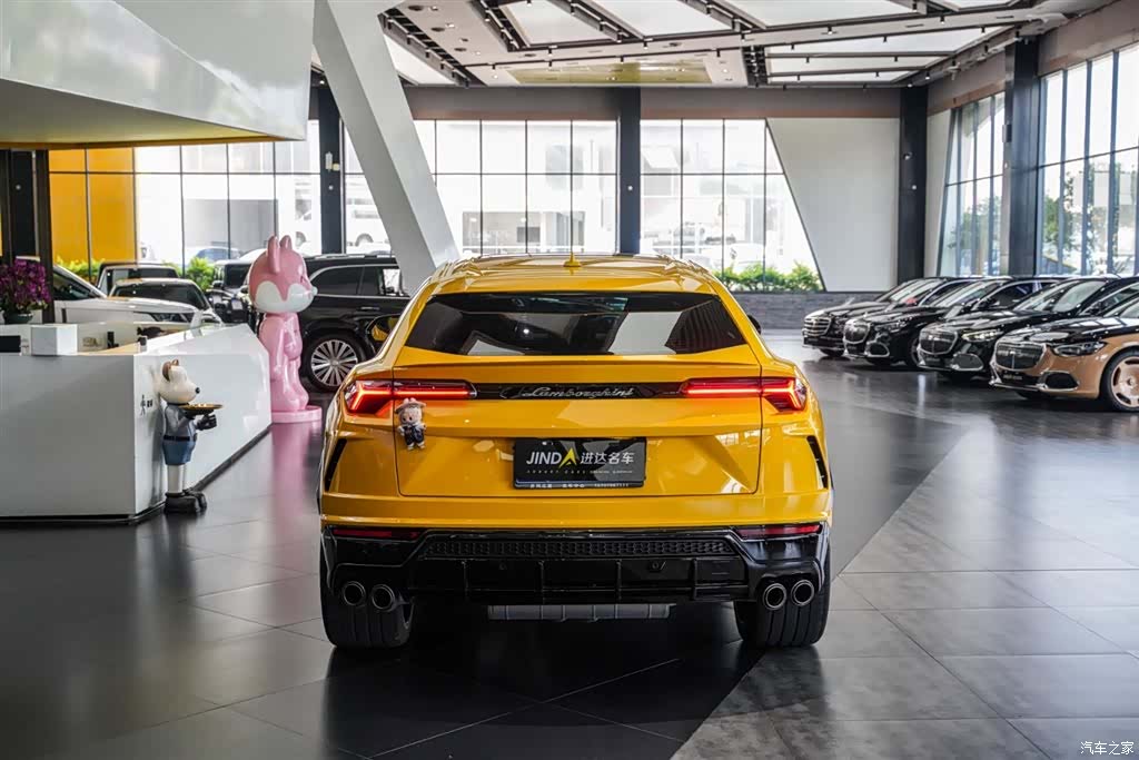 Lamborghini Urus, 2023 19