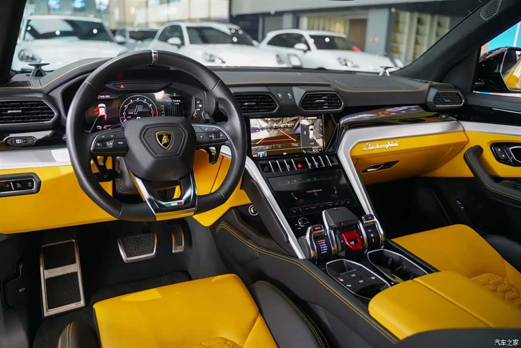 Lamborghini Urus, 2023 16