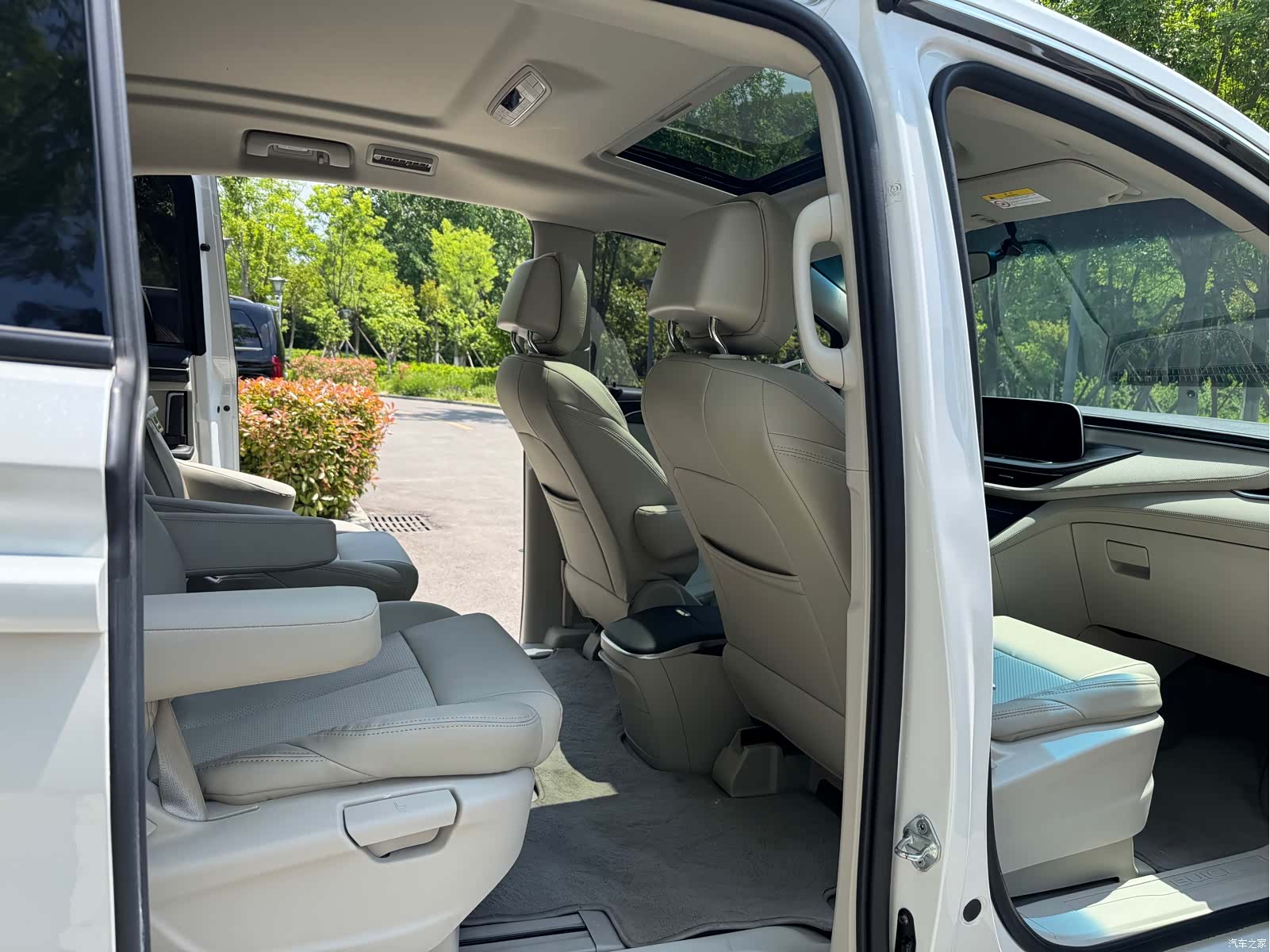 Buick GL8, 2022 13
