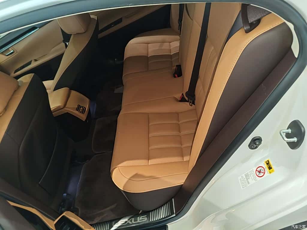 Lexus ES, 2018 17
