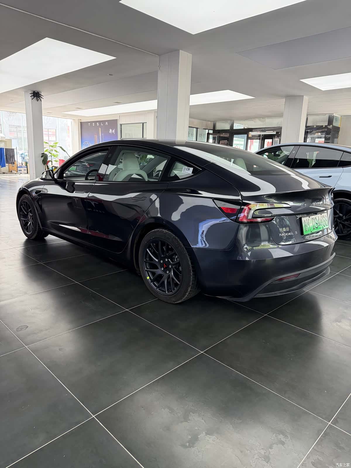 Tesla Model 3, 2025 4