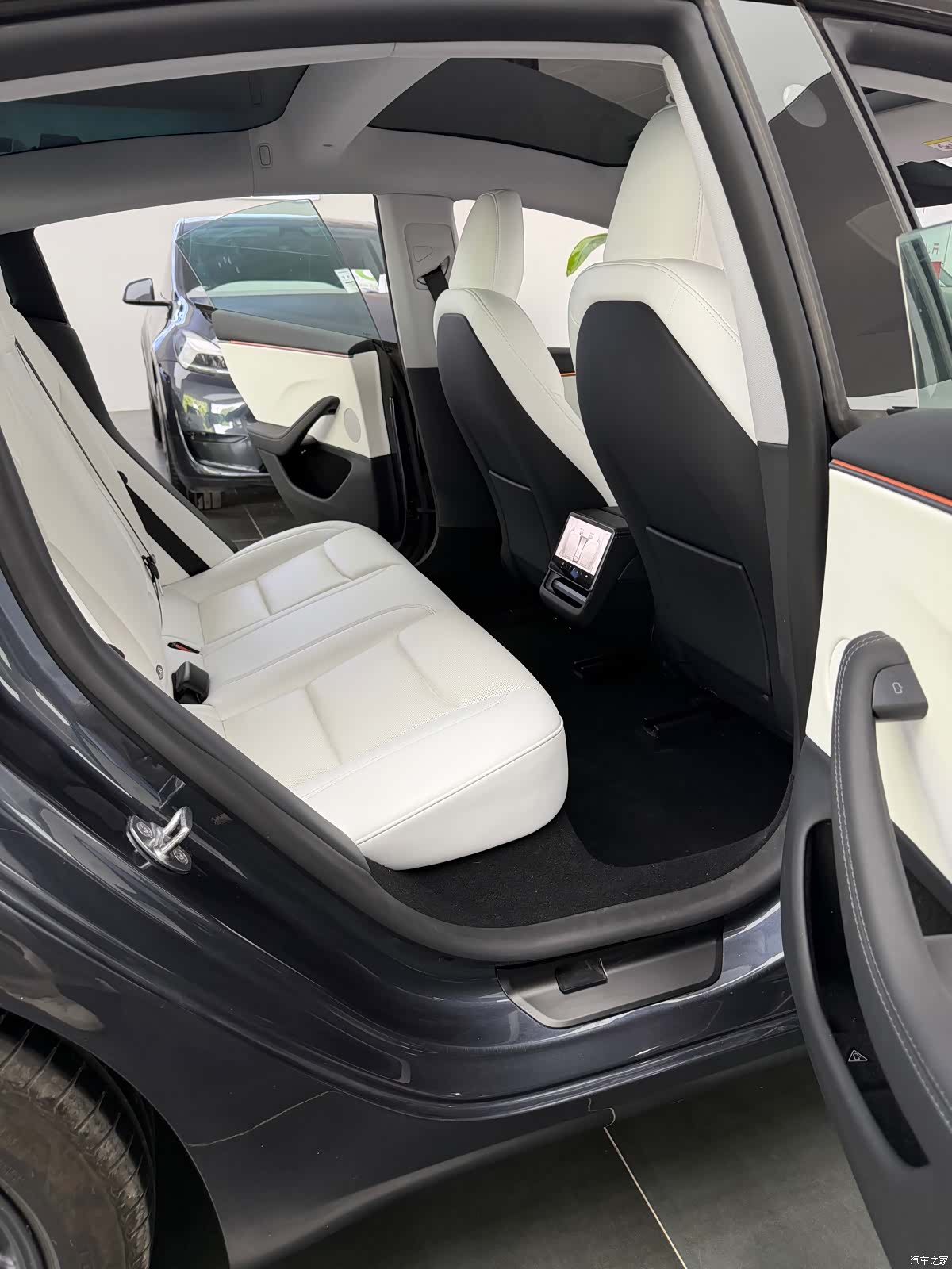 Tesla Model 3, 2025 7