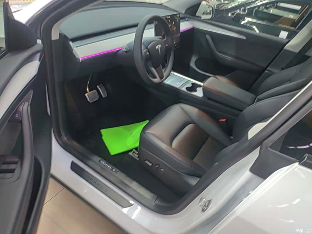 Tesla Model Y, 2024 16