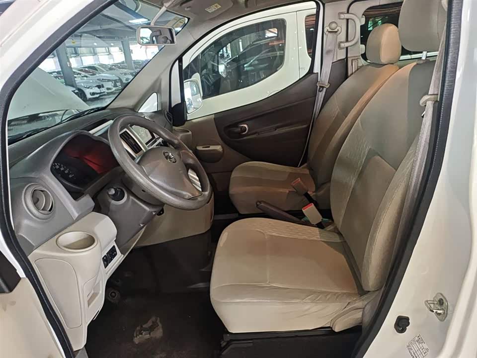 Nissan NV200
