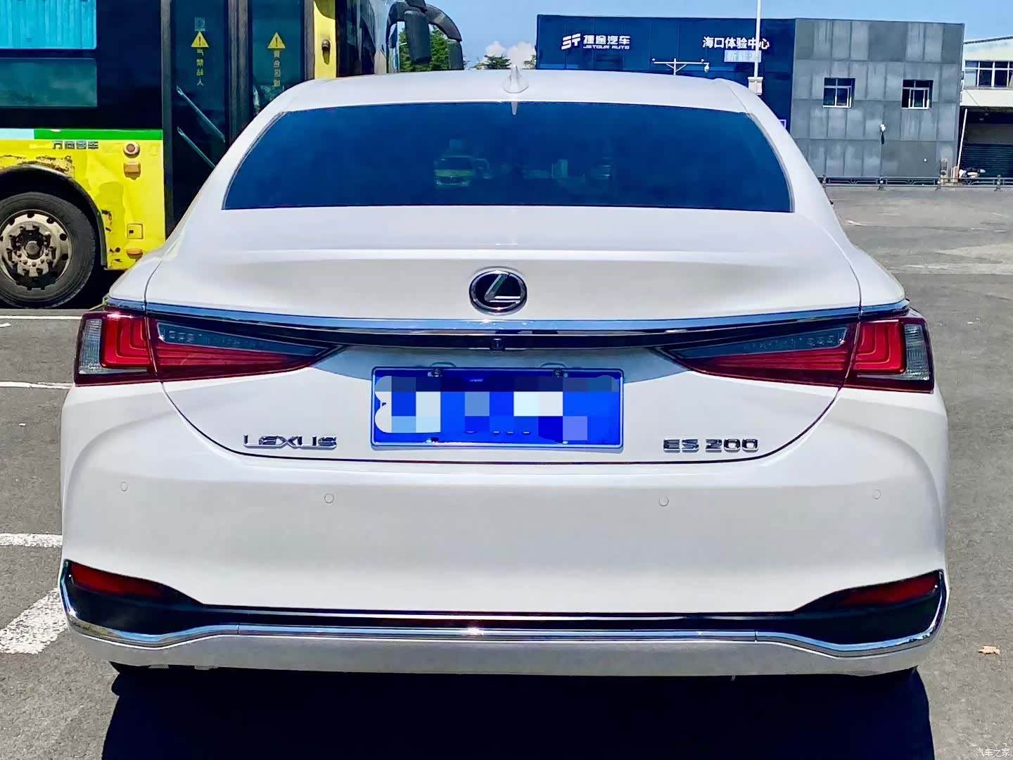 Lexus ES, 2023 все фото