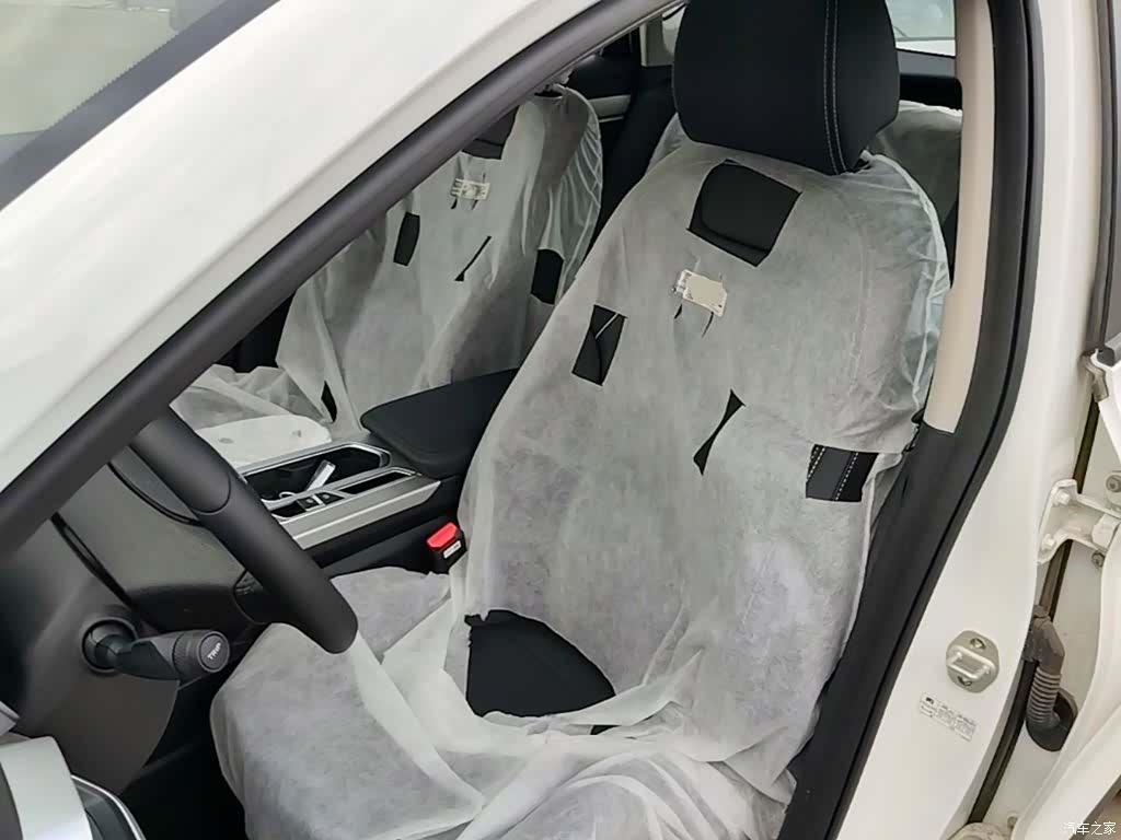 Geely Coolray, 2026 15