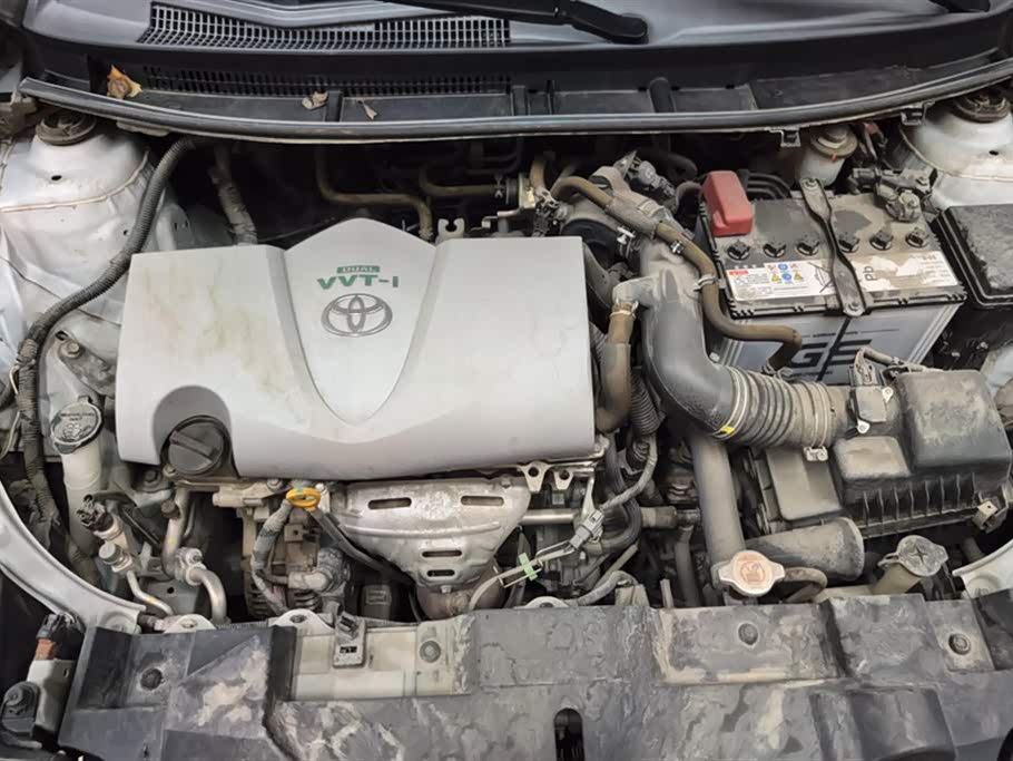 Toyota YARiS L to enjoy