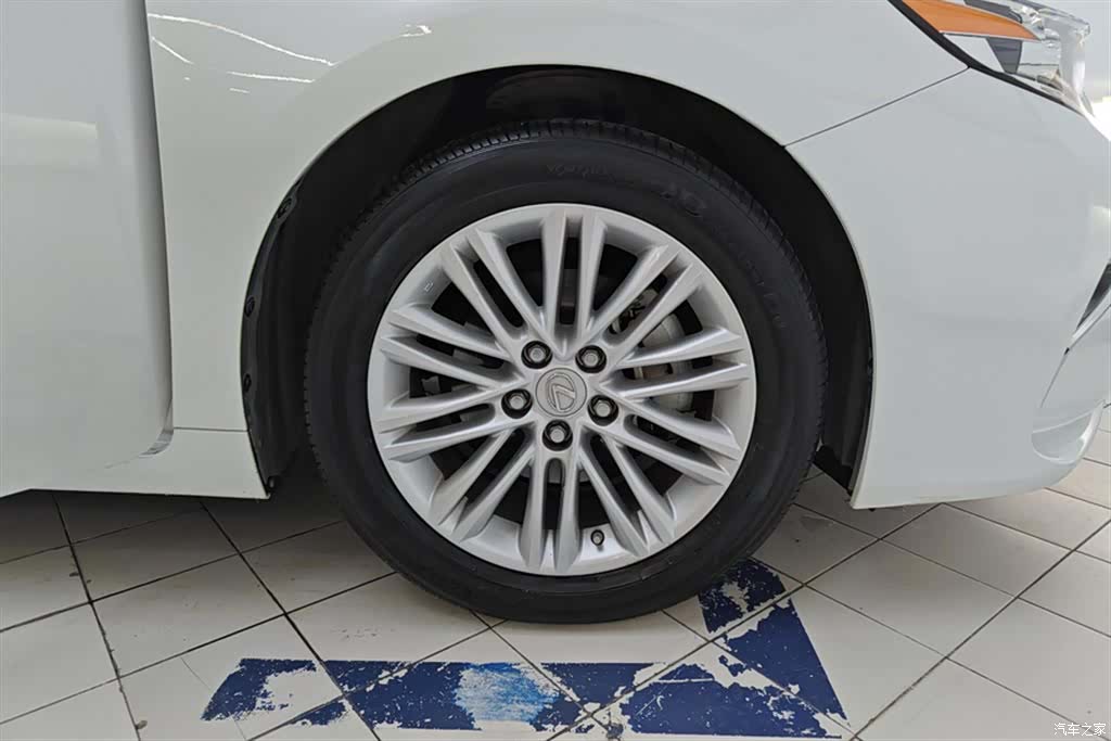 Lexus ES, 2018 6