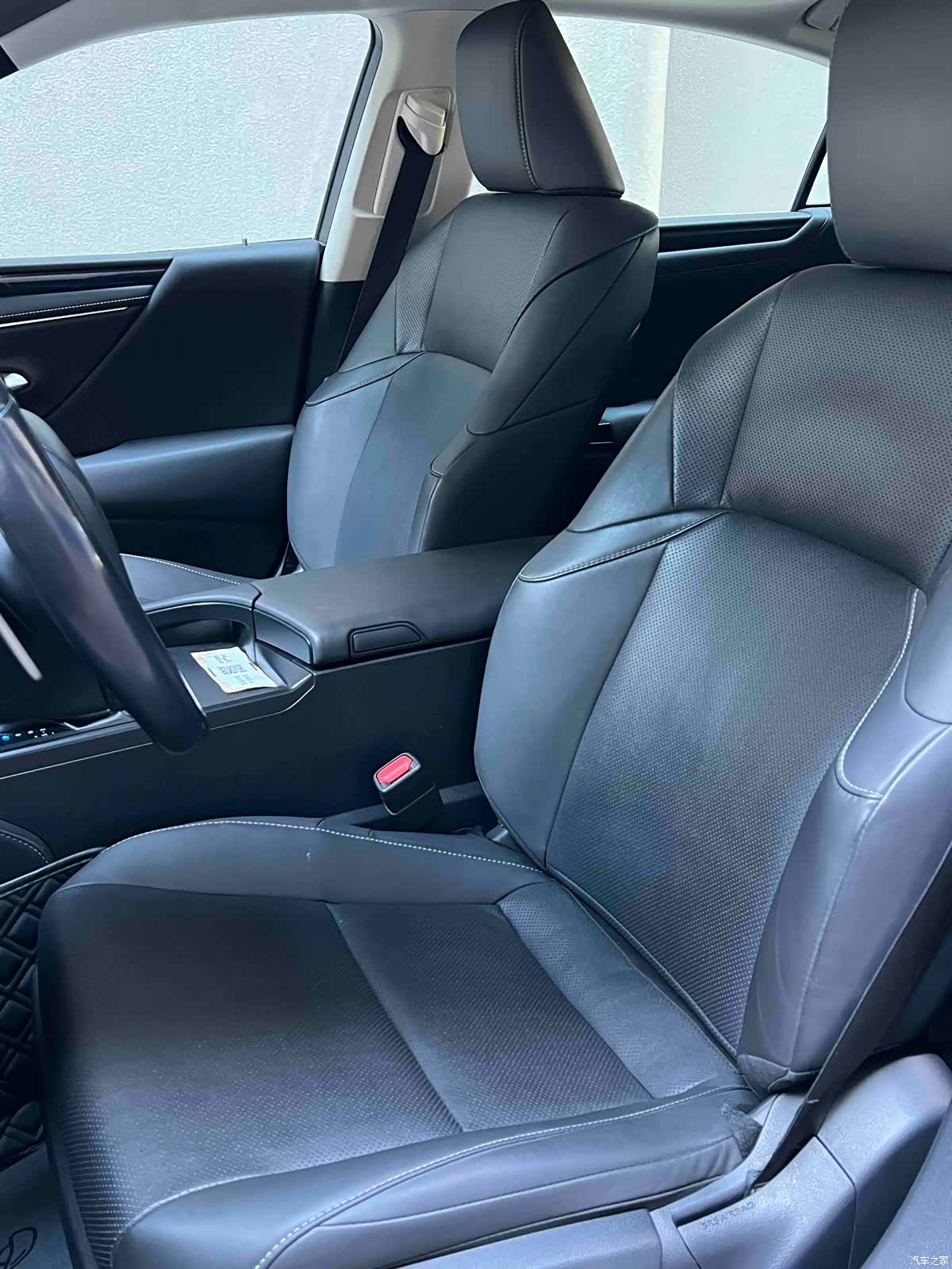 Lexus ES, 2023 9