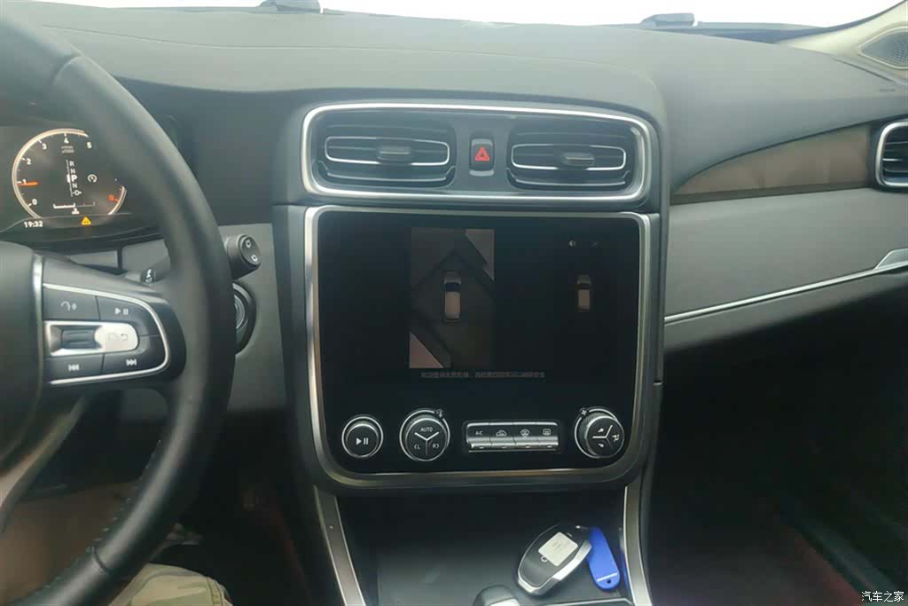 Lynk & Co 01, 2020 13