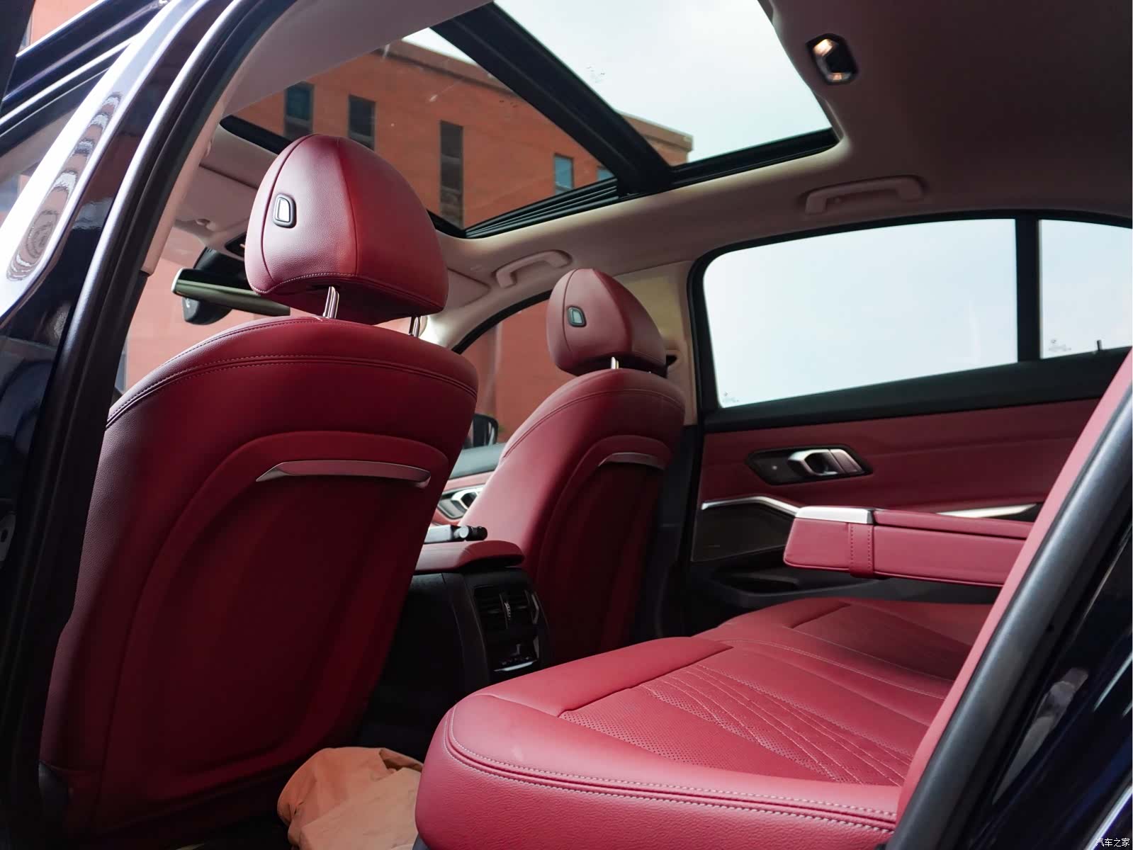 BMW 3 Series, 2025 23