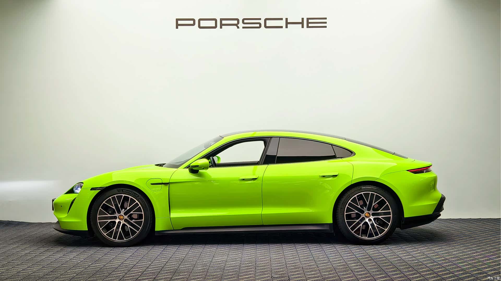 Porsche Taycan, 2022 4
