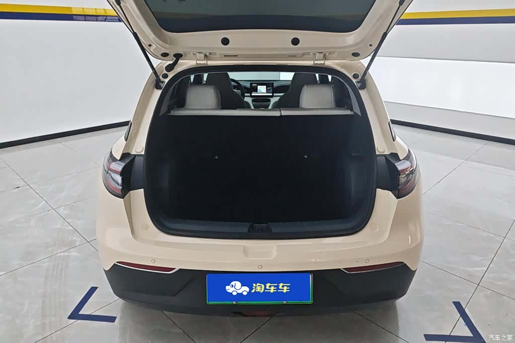 Geely Xingyuan, 2025 4