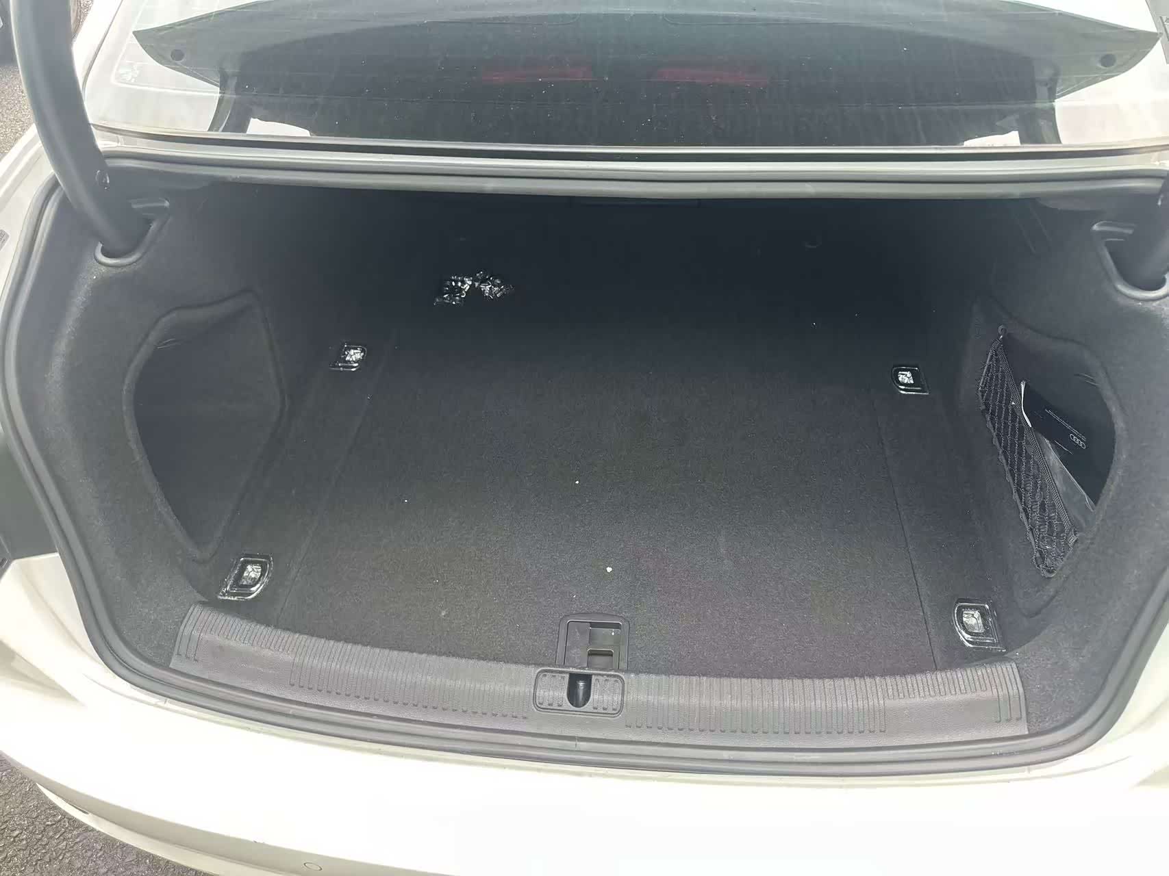Audi A4L, 2018 11