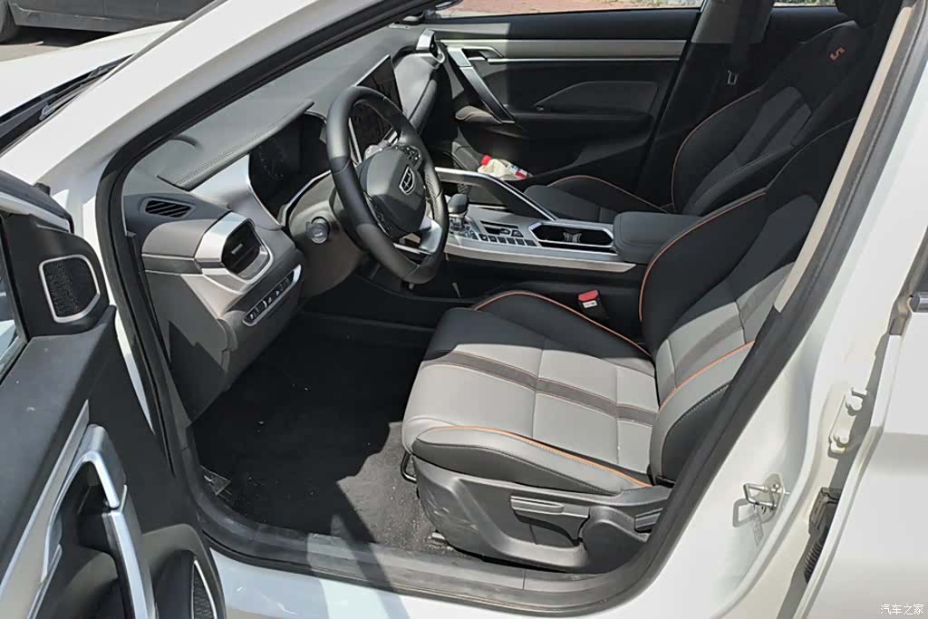 Geely Coolray, 2023 9