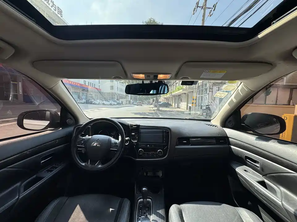 Mitsubishi Outlander