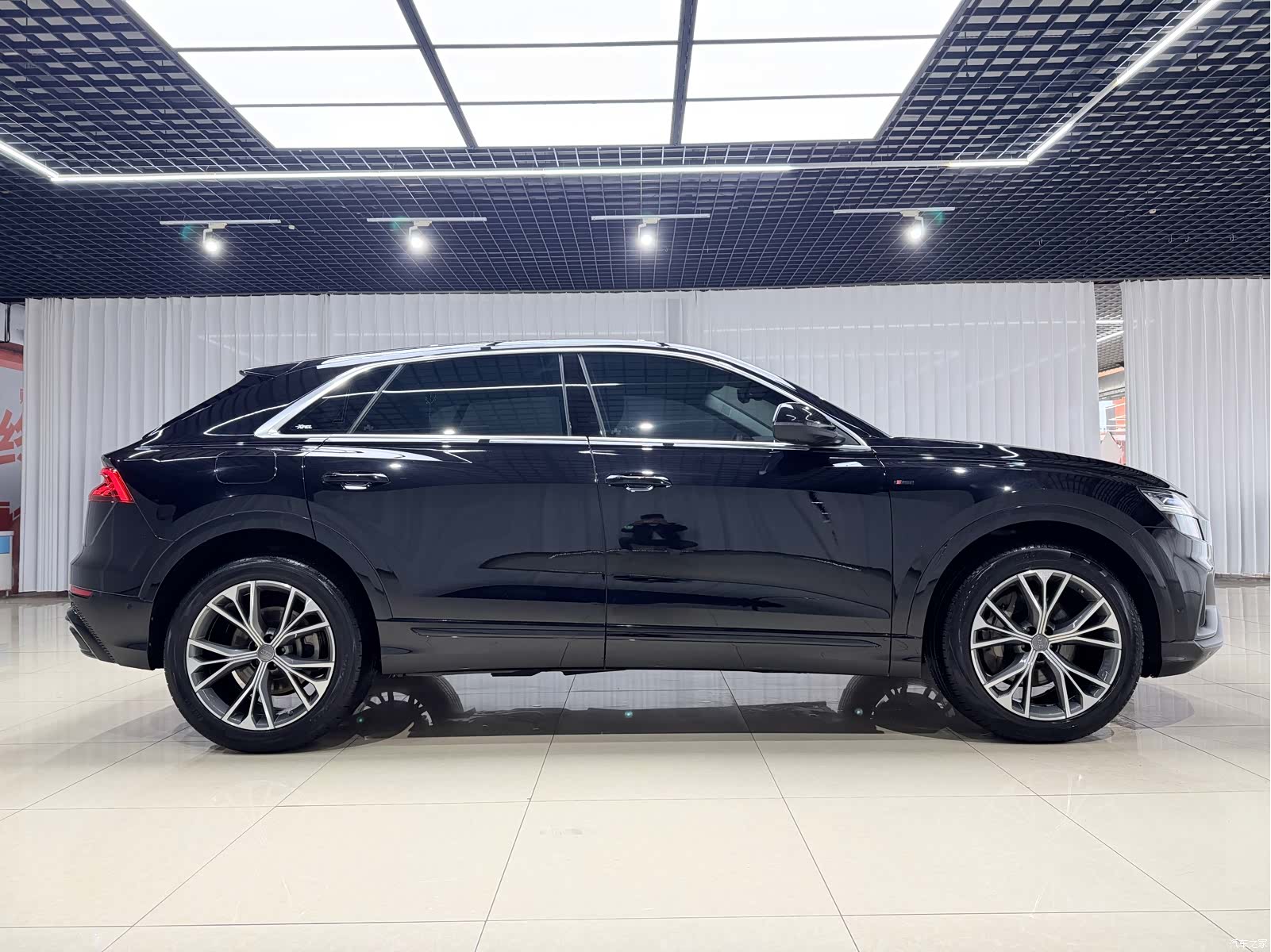 Audi Q8, 2020 6