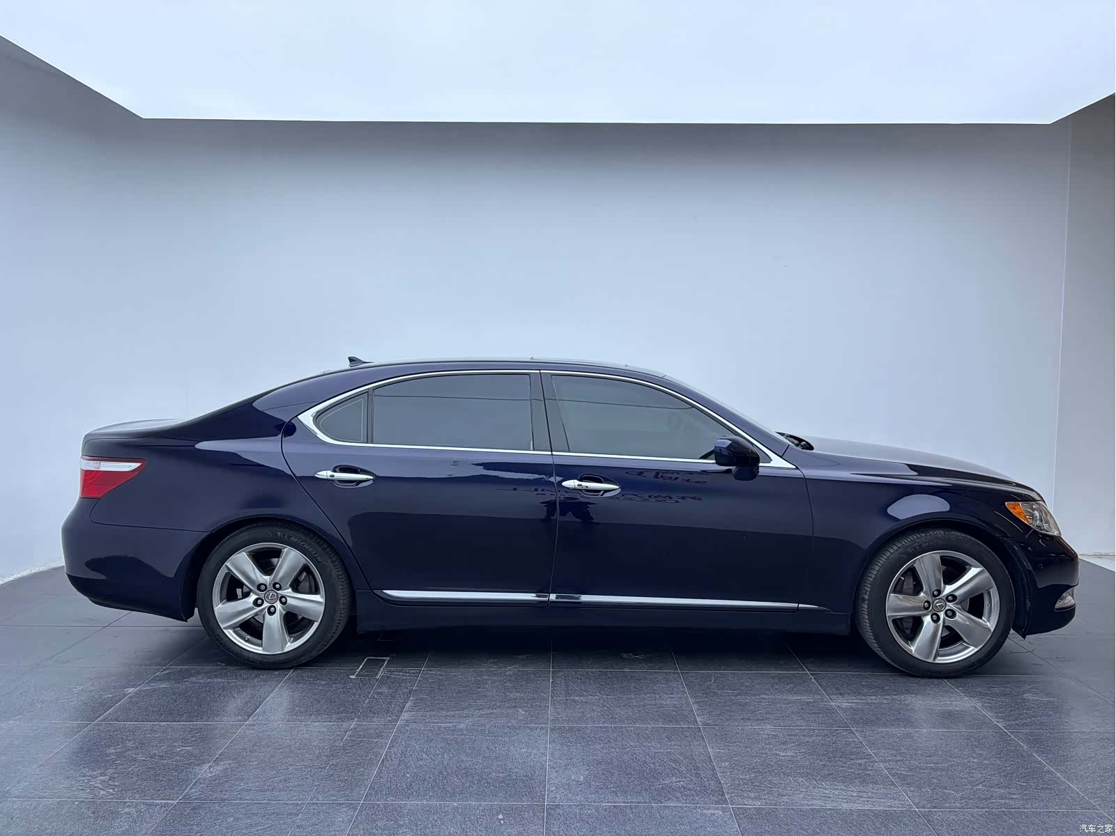 Lexus LS, 2009 4