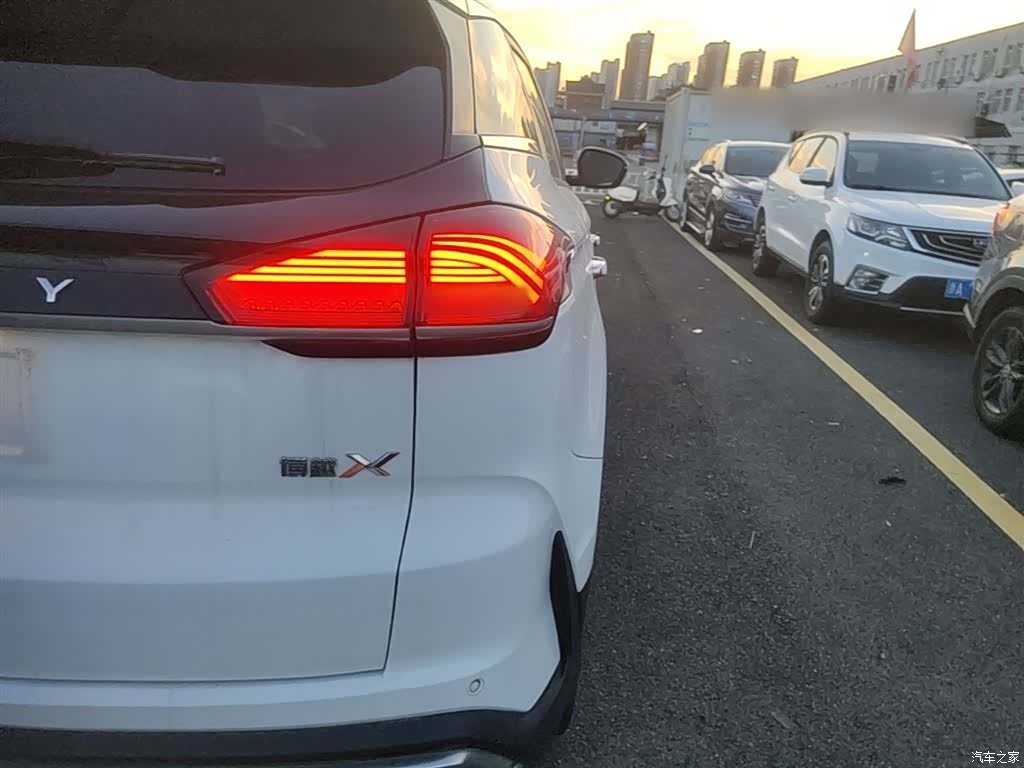 Geely Boyue, 2022 8