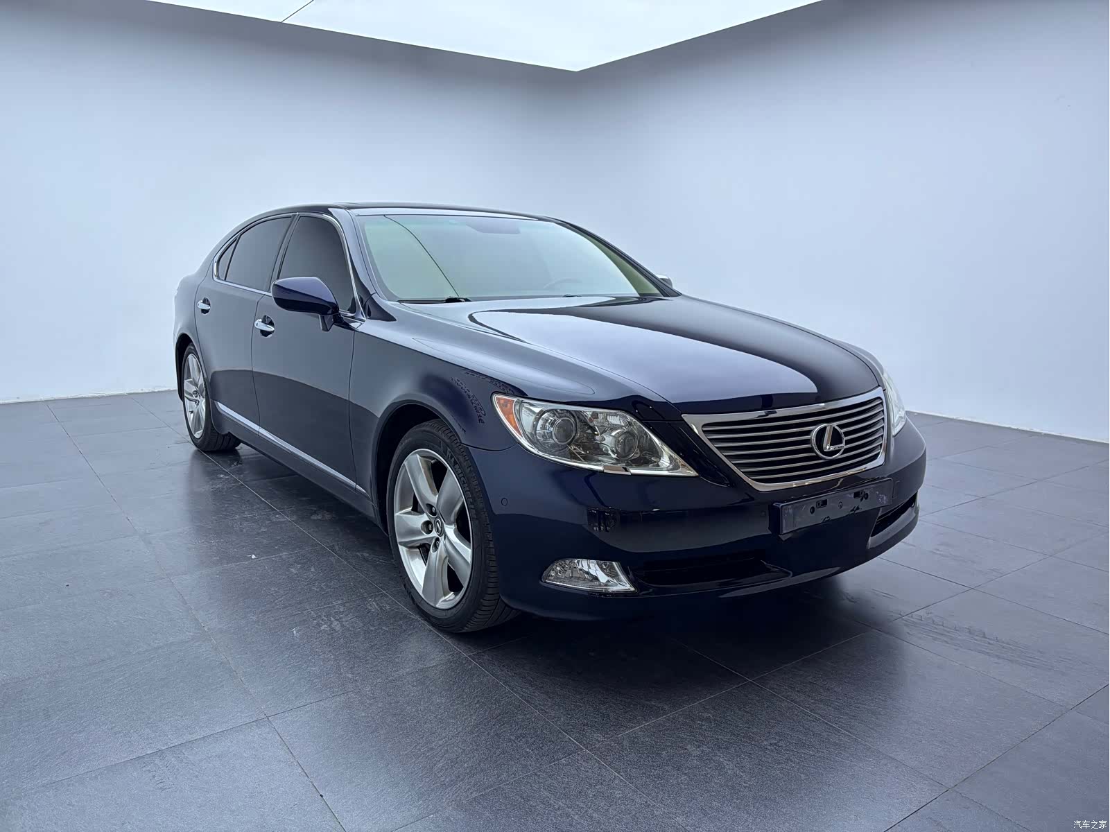 Lexus LS, 2009 3