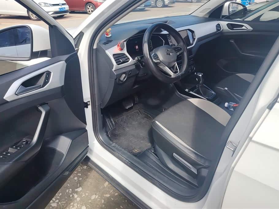 Volkswagen Exploring the shadow