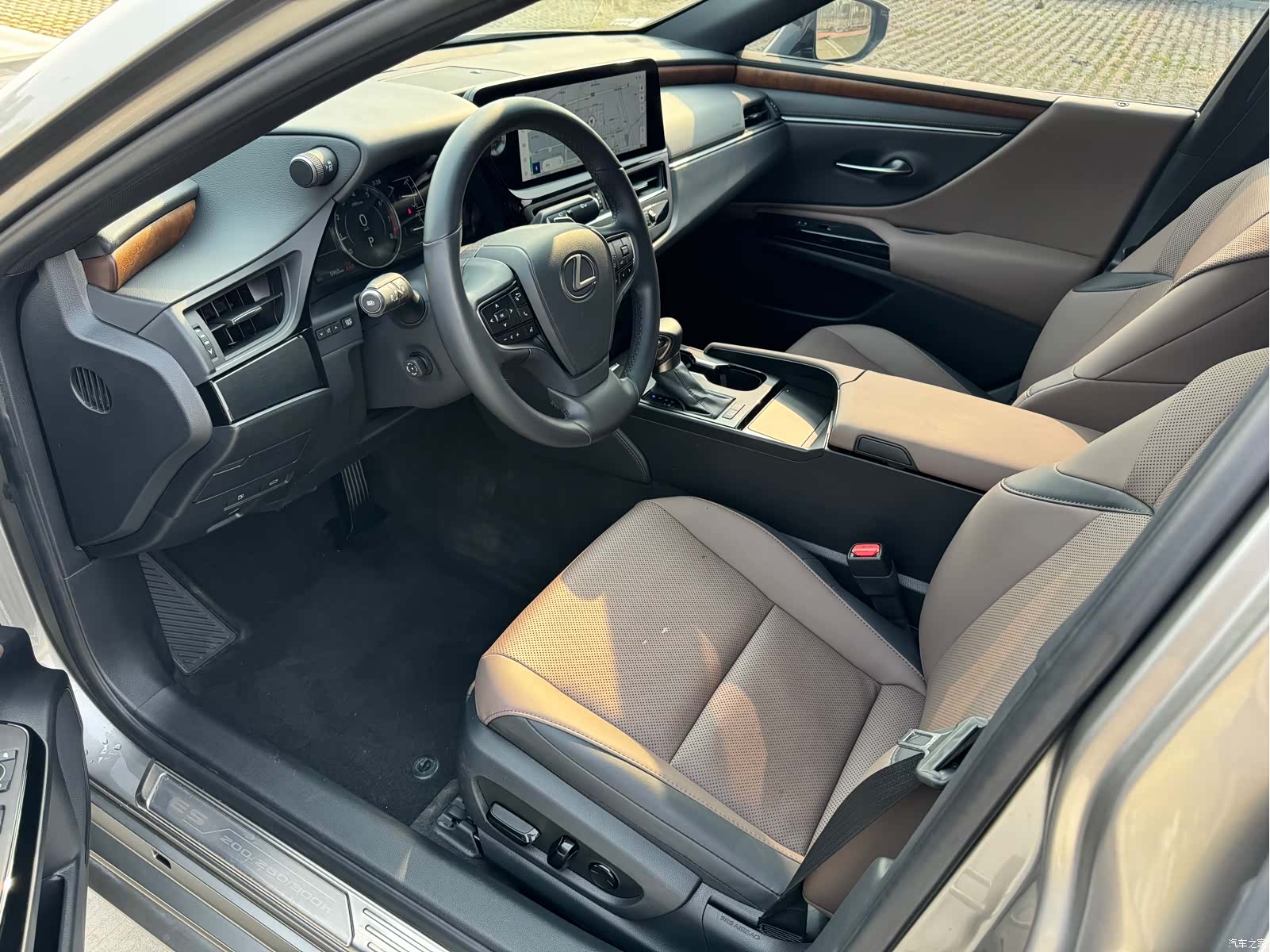 Lexus ES, 2024 3