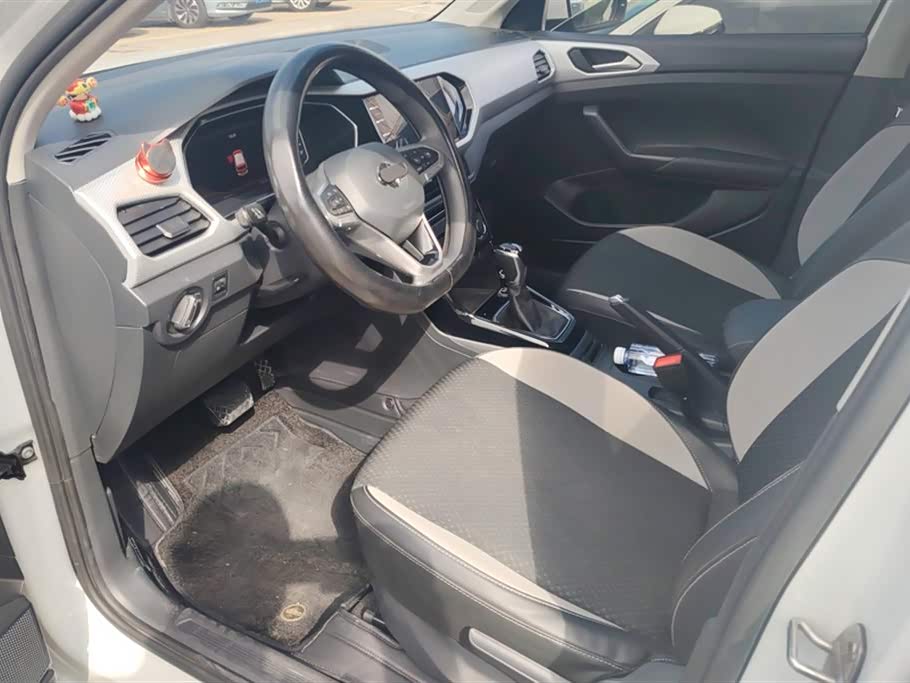 Volkswagen Exploring the shadow