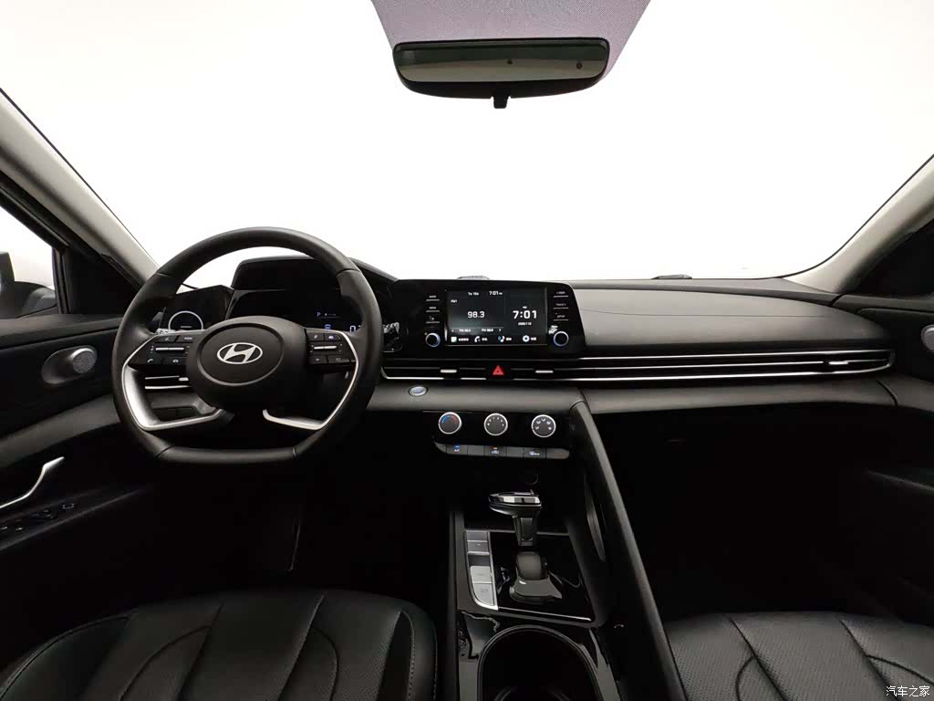 Hyundai Elantra, 2023 все фото
