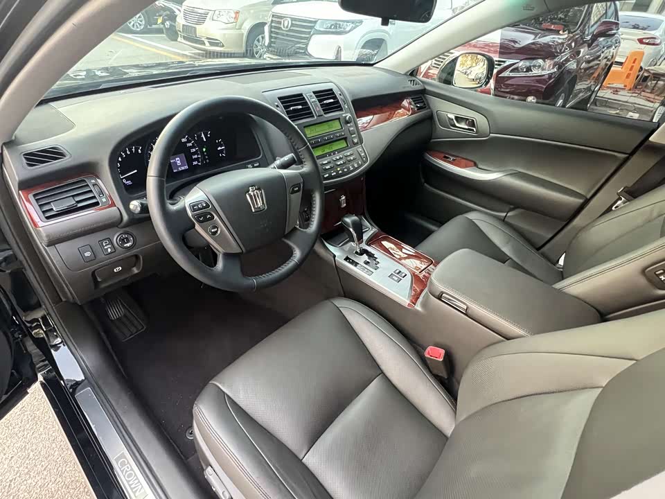 Toyota crown