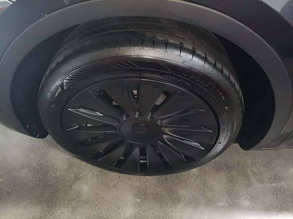 Tesla Model Y, 2024 23