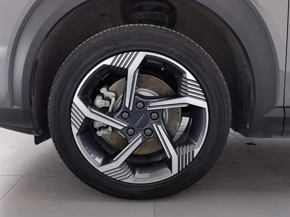 Lynk & Co 06