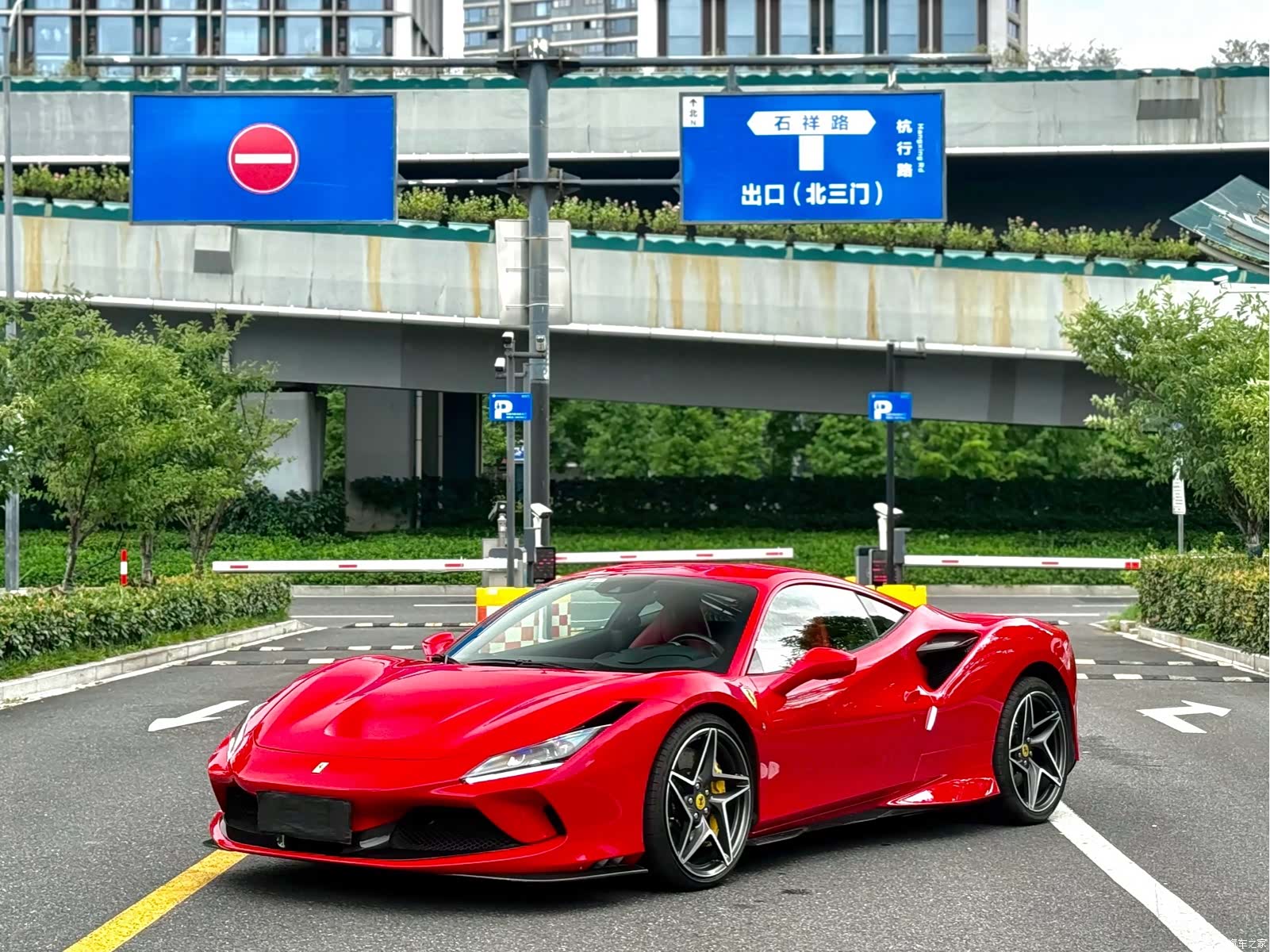 Ferrari F8