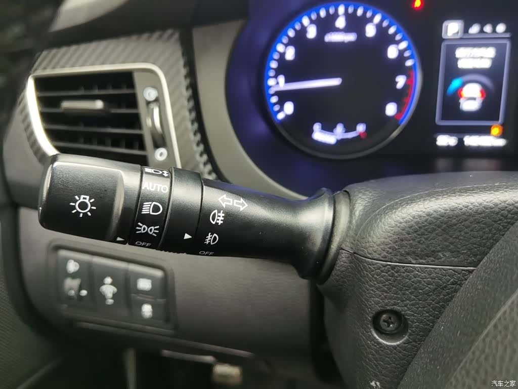Hyundai DLX, 2016 21