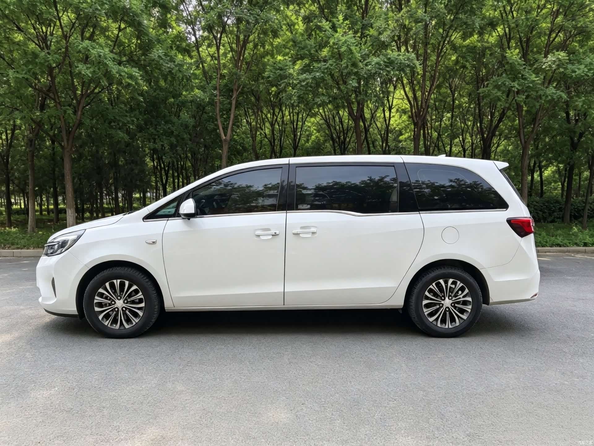 Buick GL8, 2020 3