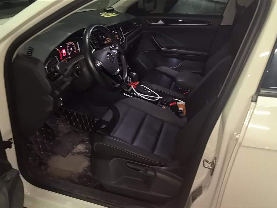 Volkswagen T-ROC exploring Songs