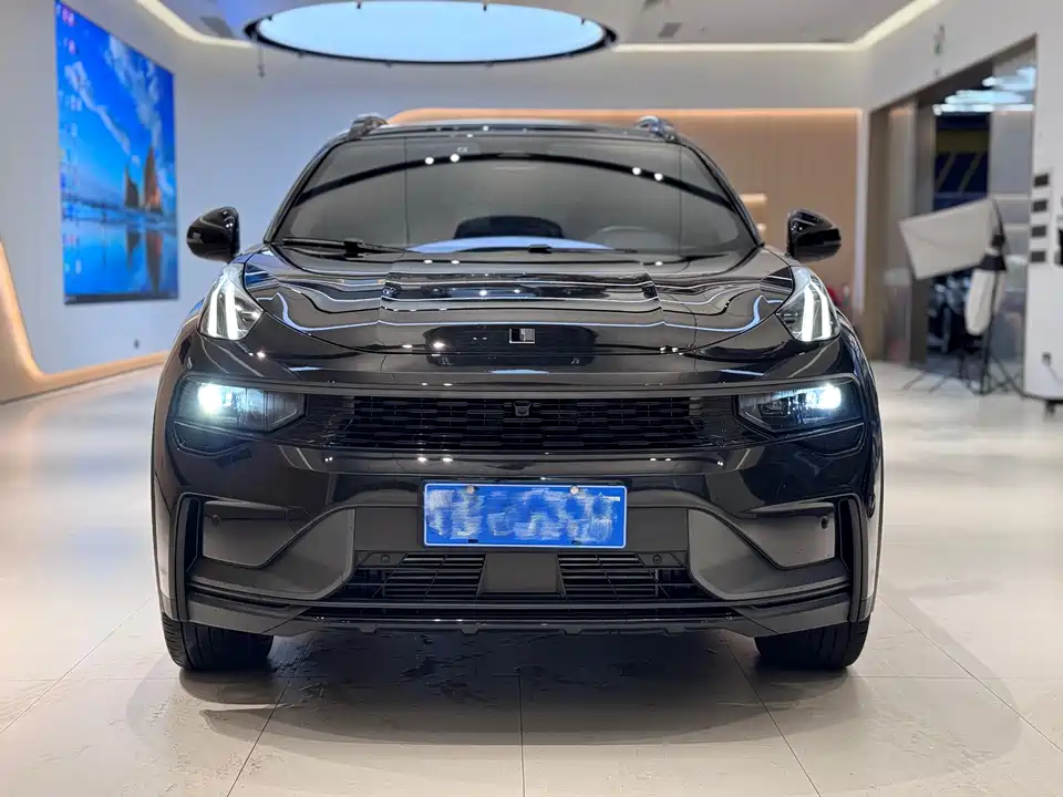 Lynk & Co 01