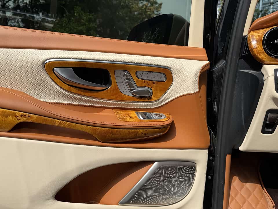 Mercedes-Benz V-class