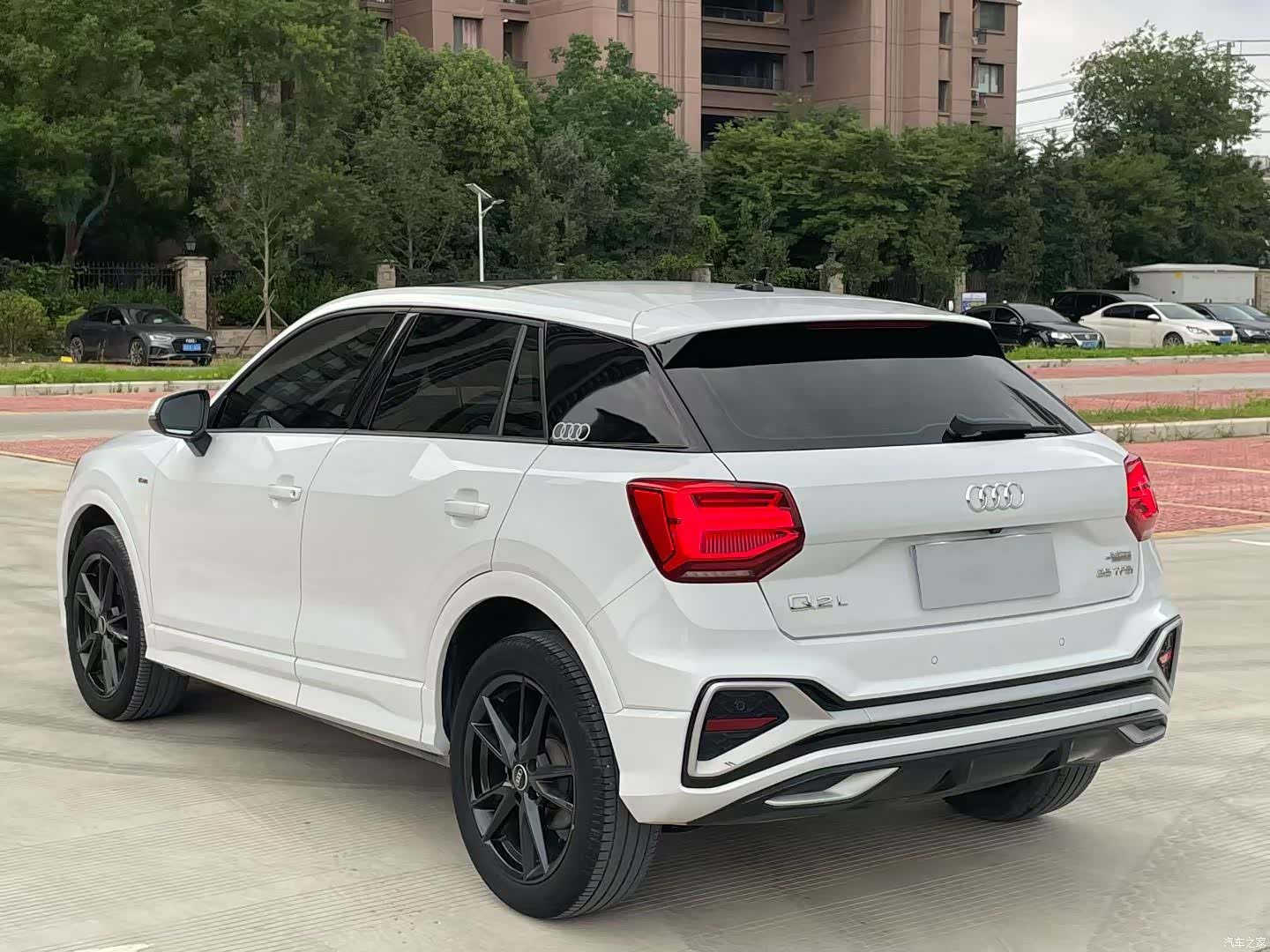 Audi Q2L, 2022 9