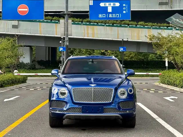 Bentley Bentayga 2019 — купить из Китая под заказ