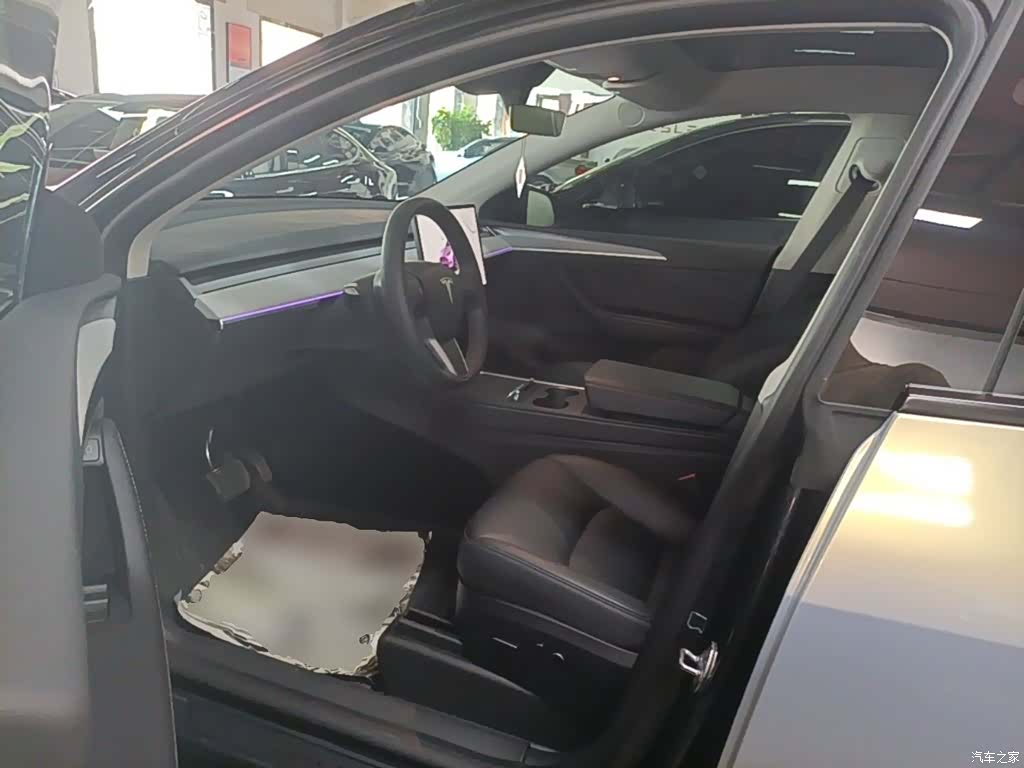 Tesla Model Y, 2024 16